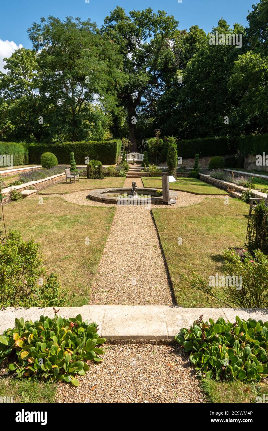 Le jardin hollandais en contrebas de Clandon Park, propriété du National Trust, à Surrey, au Royaume-Uni Banque D'Images