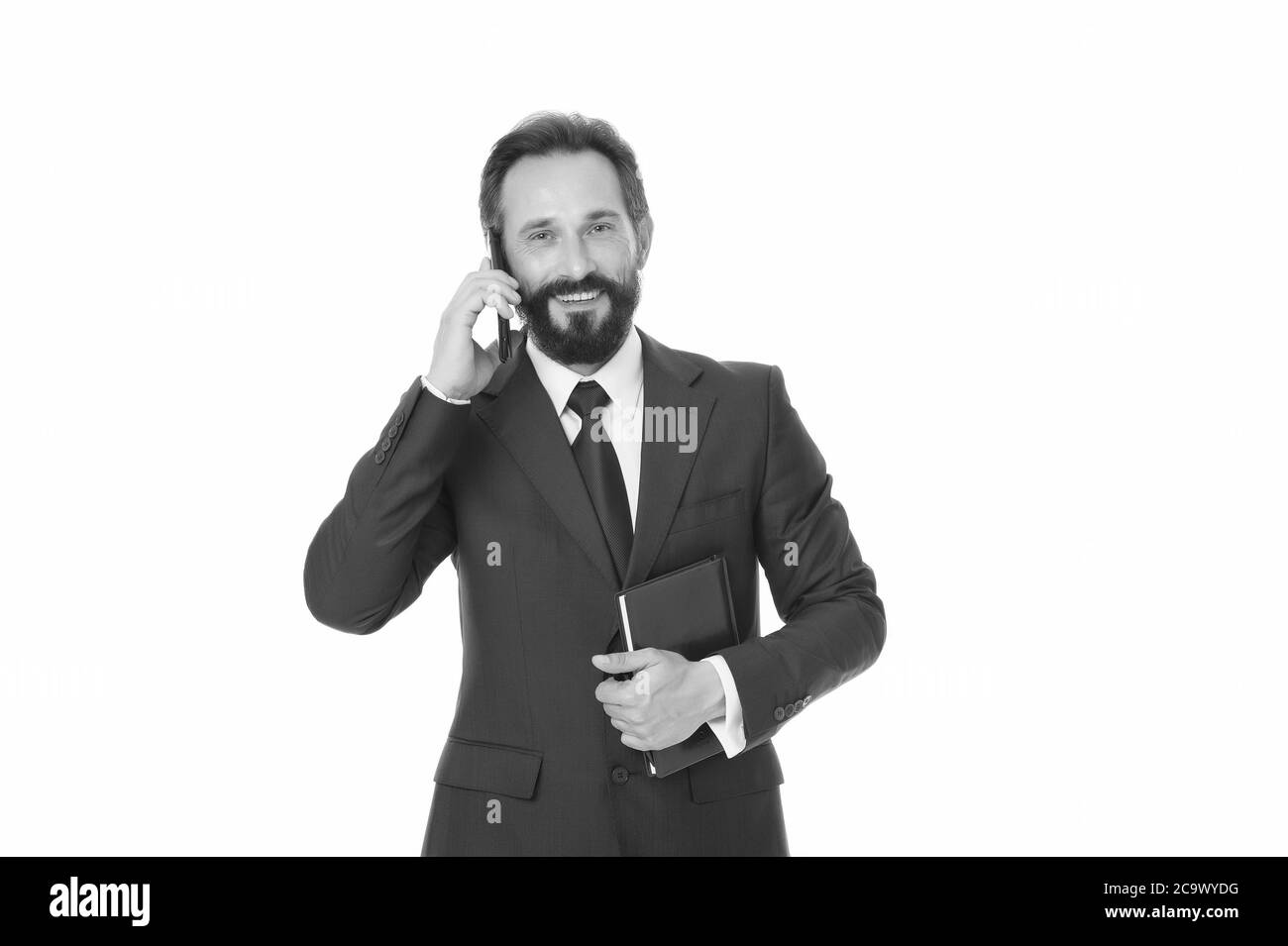 Appel téléphonique. Homme d'affaires parle sur téléphone mobile. Homme barbu utilise un téléphone cellulaire. Communication d'entreprise. 3G. 4G. Mode de vie mobile. Nouvelle technologie. Mode de travail formel. Téléphone professionnel. Banque D'Images