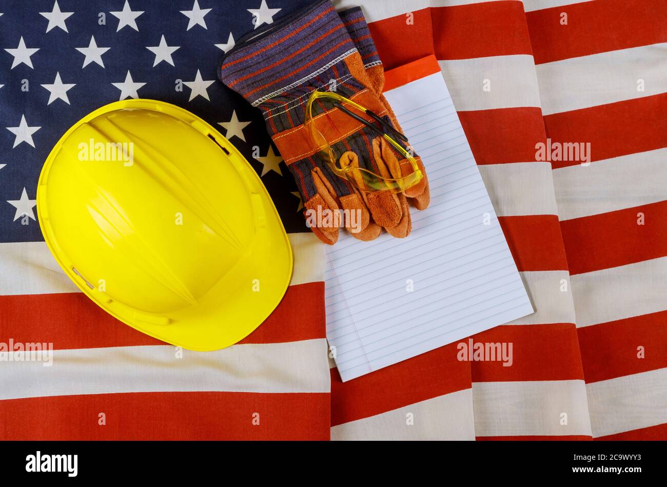 Bonne journée de travail dans le casque de construction jaune casque de cuir gants de l'Amérique des États-Unis Banque D'Images