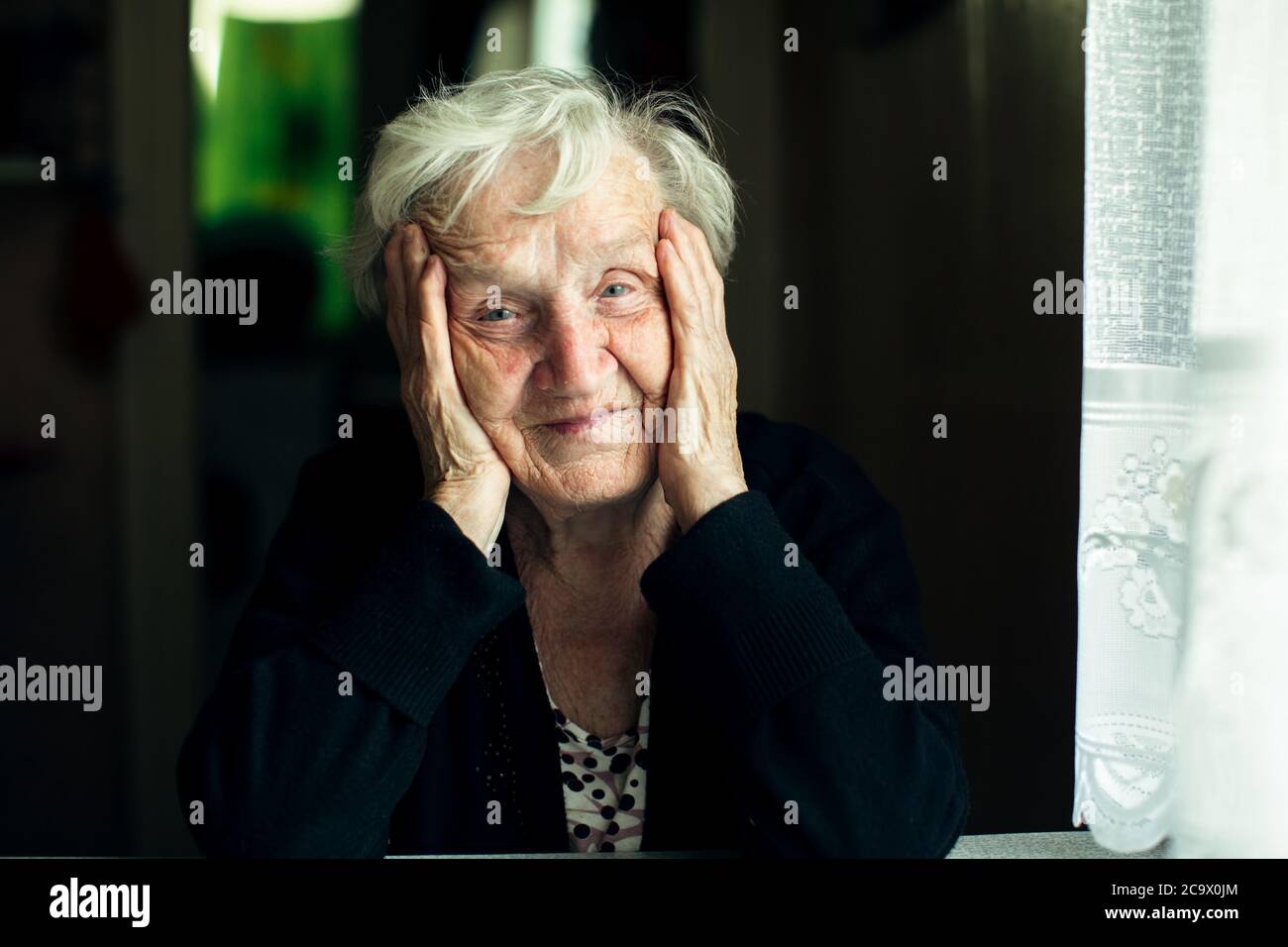 Portrait d'une vieille femme. Grand-mère. Banque D'Images