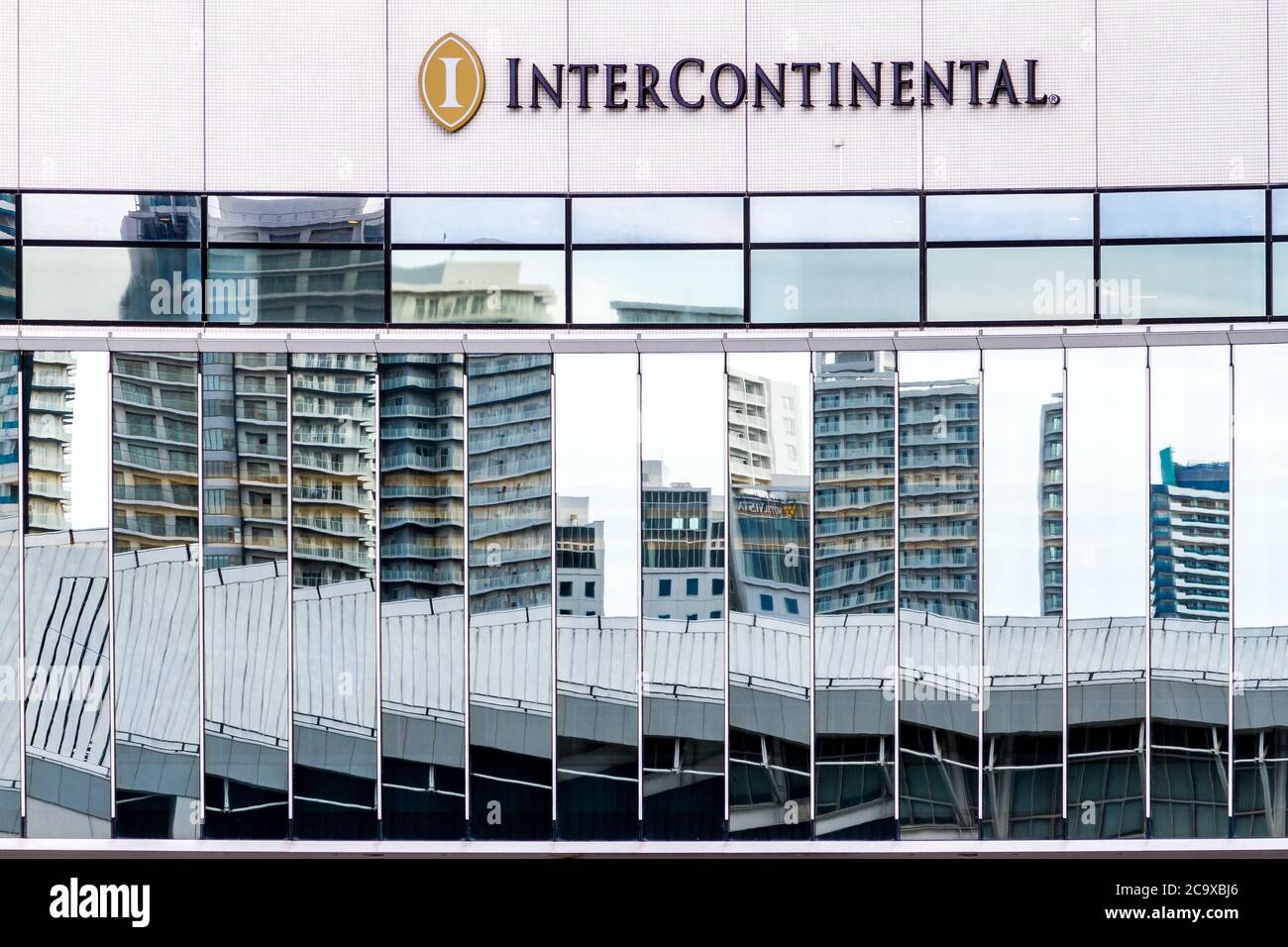 Réflexions sur les fenêtres de l'hôtel Grand Intercontinental à Minato Mirai, Yokohama, Kanagawa, Japon Banque D'Images