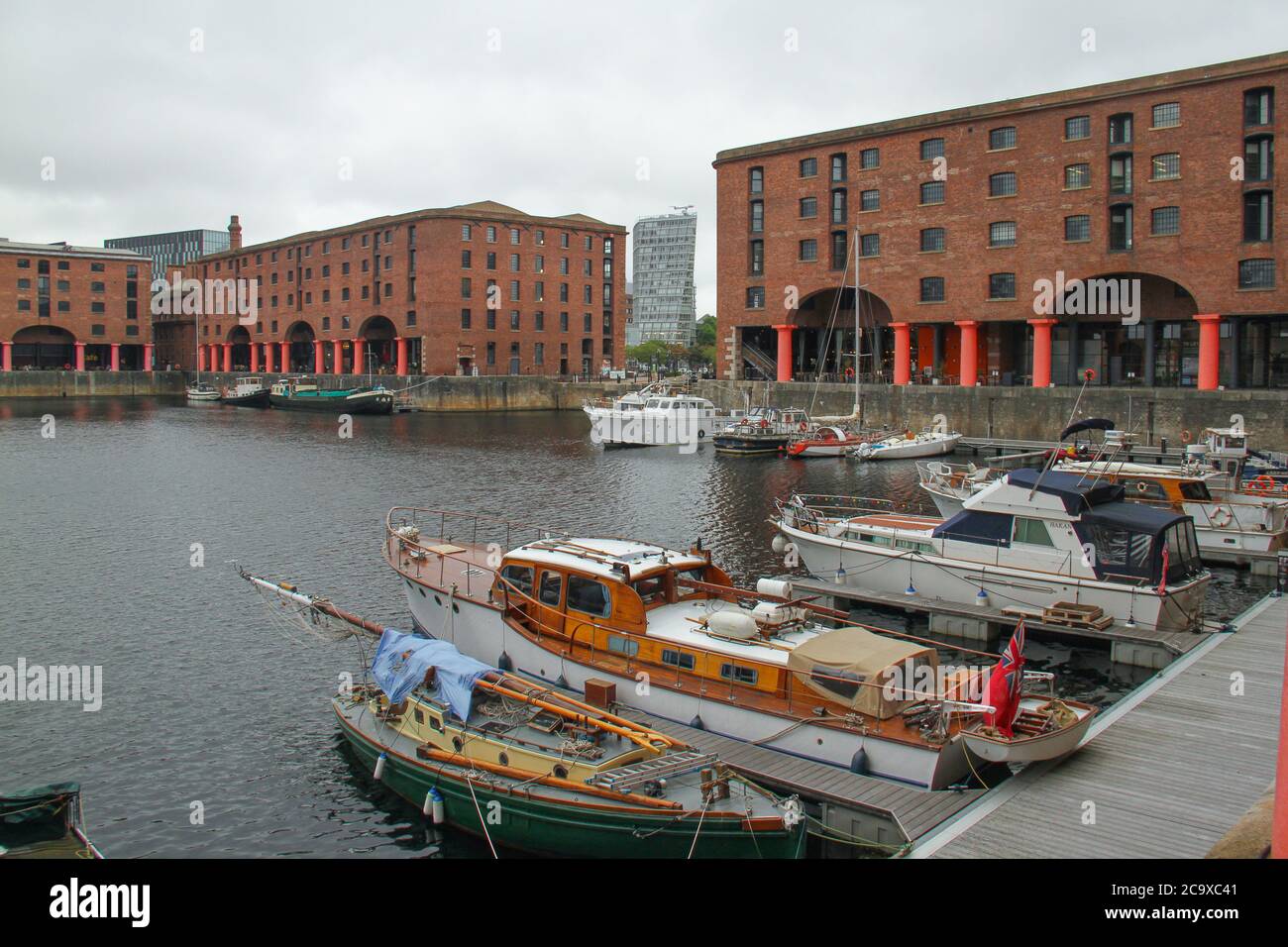 Liverpool, Royaume-Uni. 1er août 2020. Bateaux vus amarrés aux quais Royal Albert à Liverpool. Crédit : SOPA Images Limited/Alamy Live News Banque D'Images