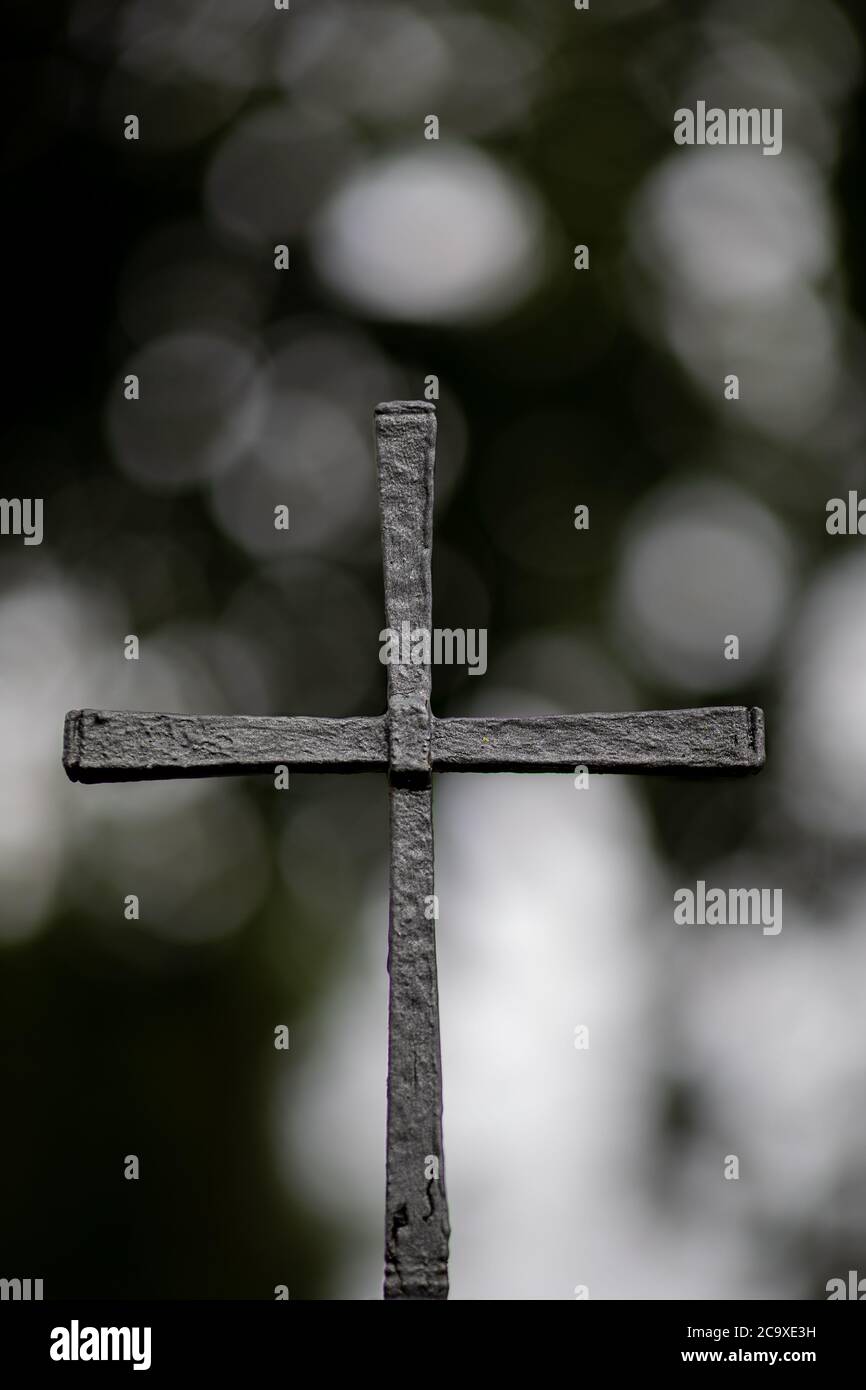 simple croix chrétienne forgée à la main Banque D'Images