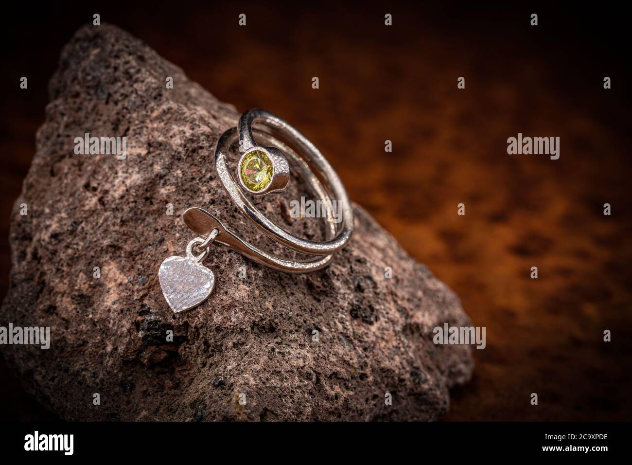 Bague en spirale argentée Banque D'Images