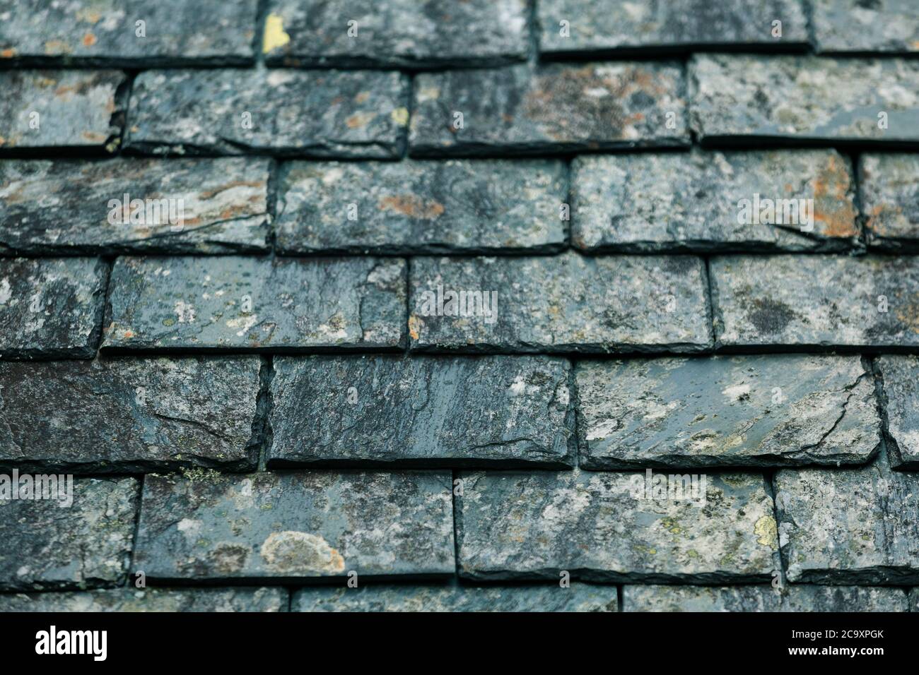 Tuiles anciennes de toiture en pierre Banque D'Images