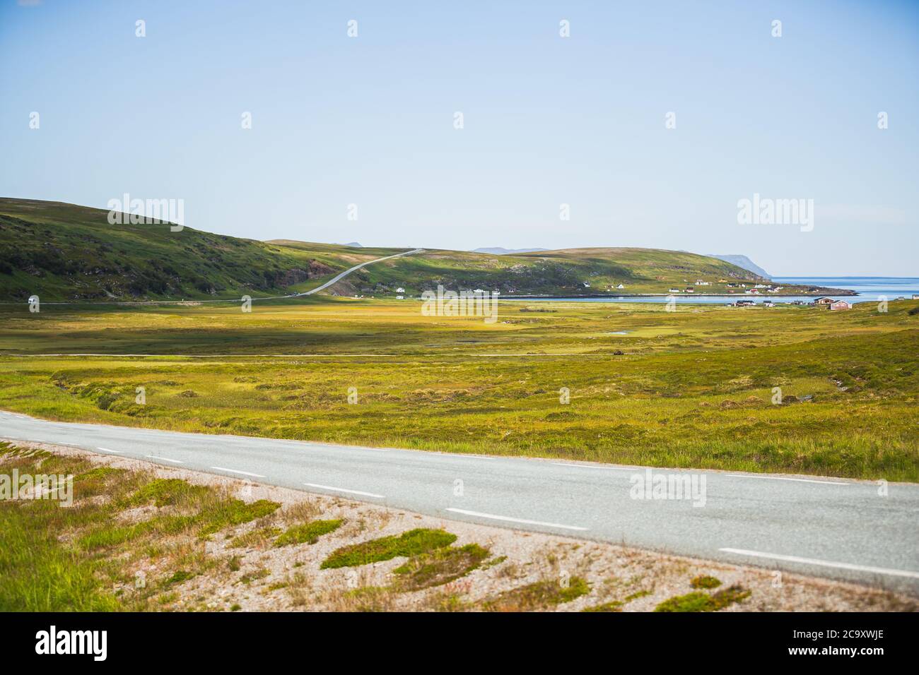 Une vue panoramique sur le paysage et la route vers le Cap Nord dans le nord de la Norvège Banque D'Images