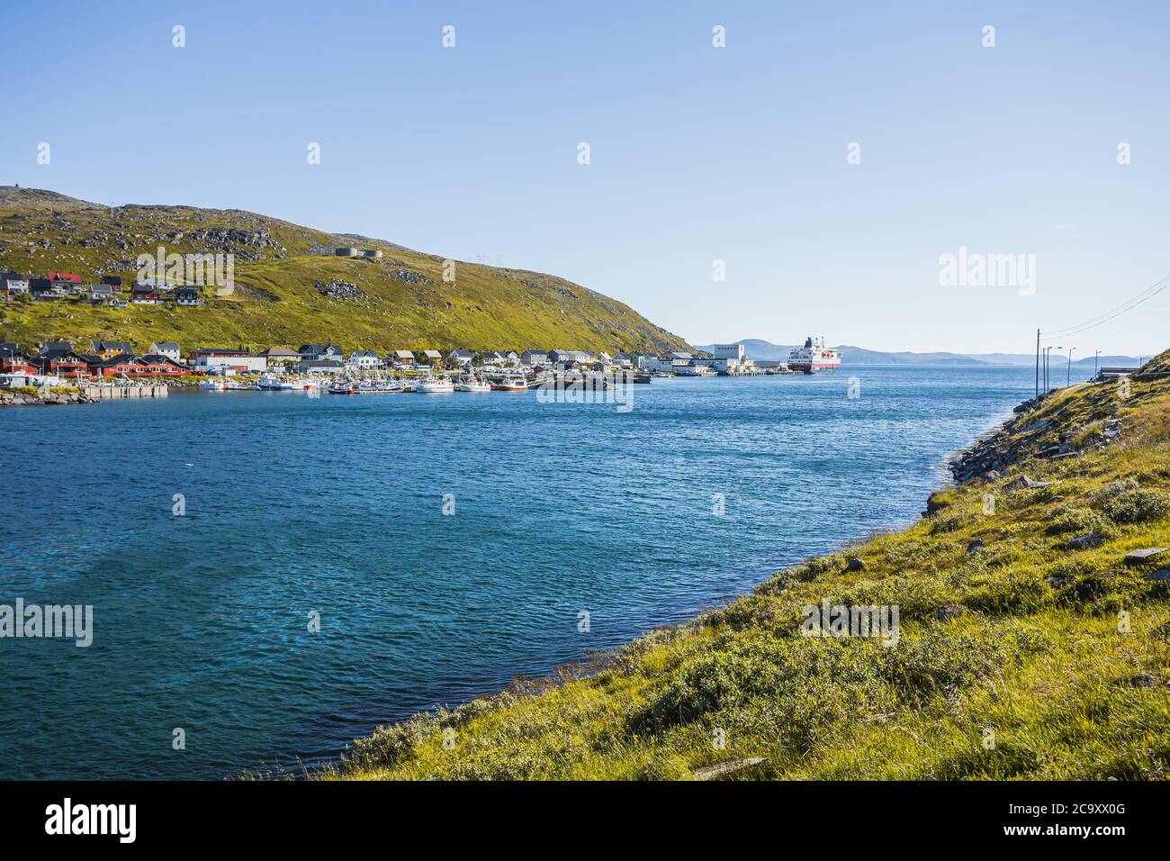 Havøysund, Norvège - 27/07/2020: Le village de Havøysund en été ensoleillé dans le nord de la Norvège. Banque D'Images