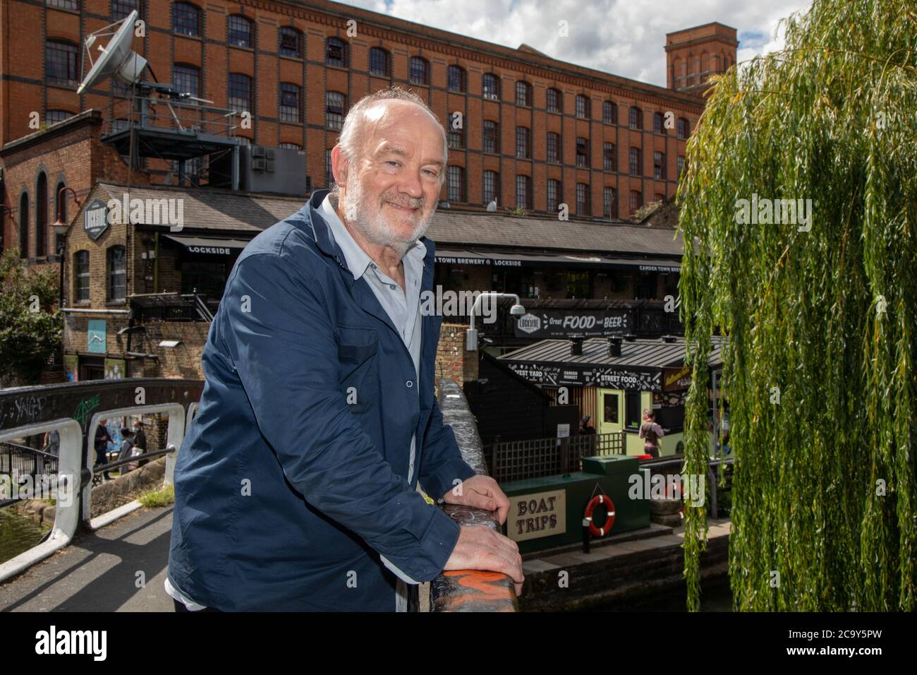 Vince Power, propriétaire de festival et de lieu de musique irlandais, et fondateur de Mean Fiddler qui vit et opère à Londres. Il est photographié à Camden Lock, ne Banque D'Images