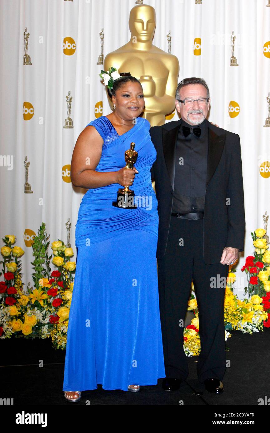 Los Angeles, États-Unis. 07e mars 2010. Mo'Nique avec l'Oscar de la meilleure actrice de soutien dans "Precious - Life is Precious" et Robin Williams dans la salle de presse de la cérémonie annuelle des Oscars 2010/82e Academy Awards au Kodak Theatre. Los Angeles, le 7 mars 2010 | usage Worldwide Credit: dpa/Alay Live News Banque D'Images