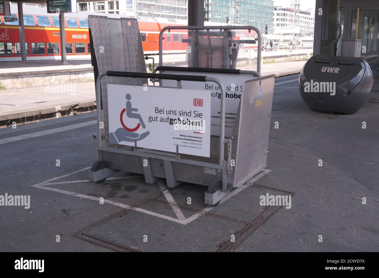 Accès à l'aide aux trains Banque D'Images