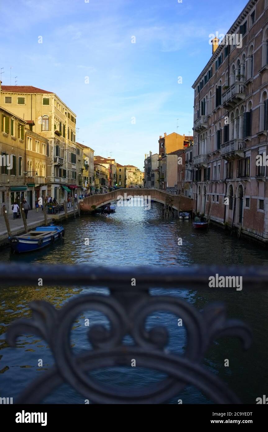 CANNAREGIO: UNE PROMENADE LE LONG DES ARTISANS ET DE L'HISTOIRE Banque D'Images