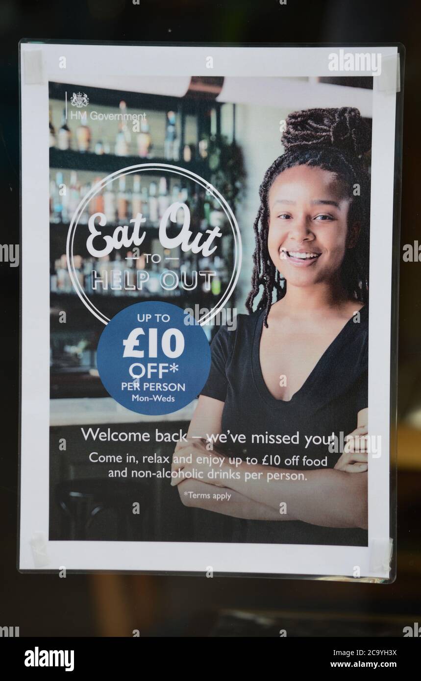 Londres, Royaume-Uni. 3 août 2020. Le programme « manger dehors pour aider » lancé pour stimuler l'industrie hôtelière offre une remise de 50 % aux clients jusqu'au mois d'août. Banque D'Images