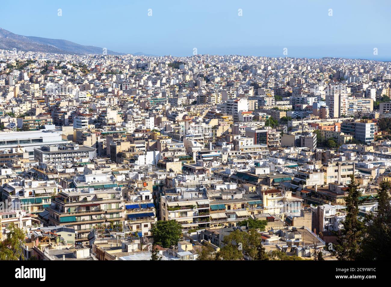 Paysage urbain d'Athènes, Grèce. Paysage urbain d'Athènes moderne, vue depuis la colline de Philoppou. Horizon d'Athènes en été. Banque D'Images