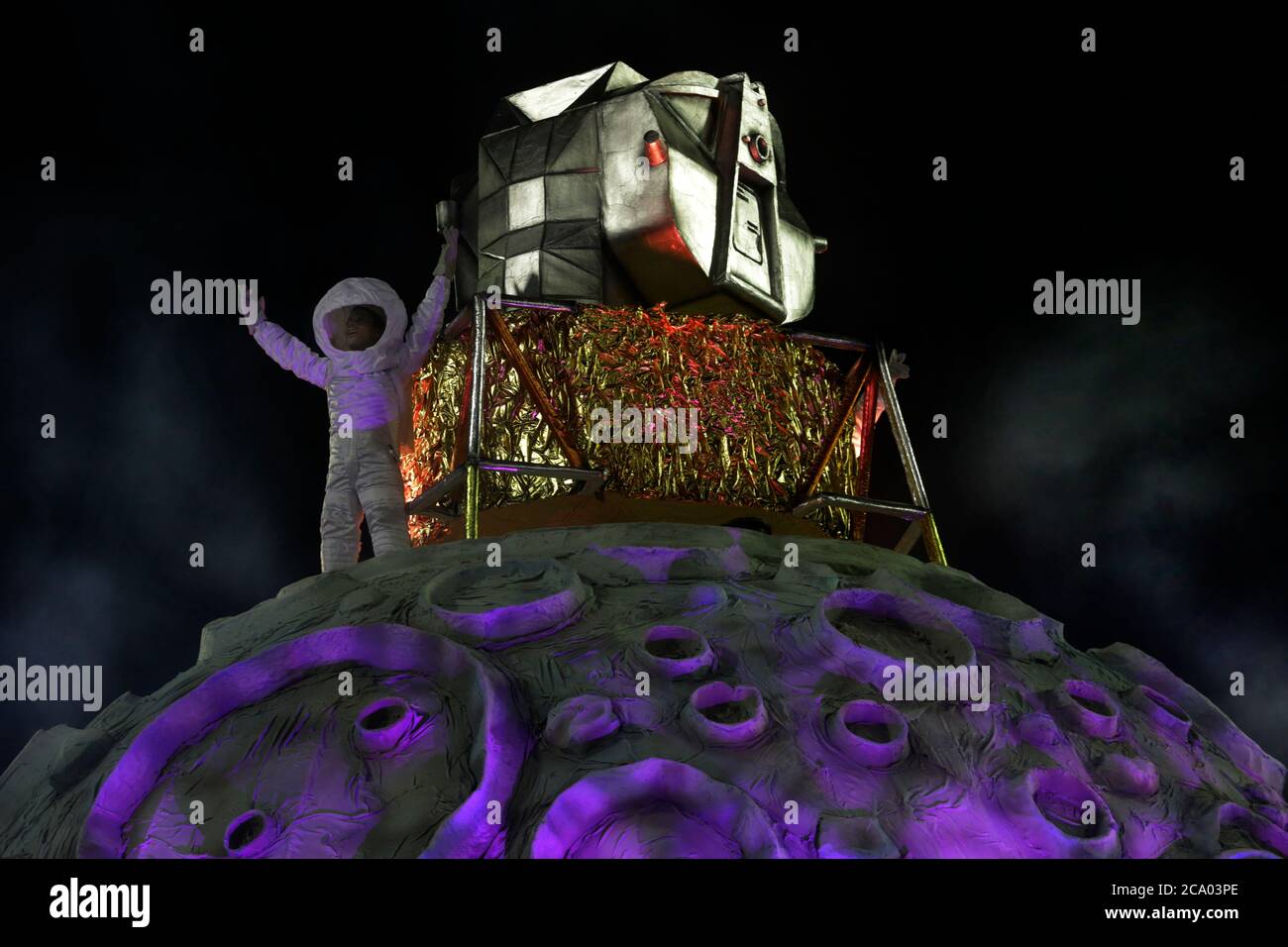 Rio de Janeiro, le 23 février 2020 Carnaval UN char scolaire Estacio de sa samba se produit pendant la parade Banque D'Images