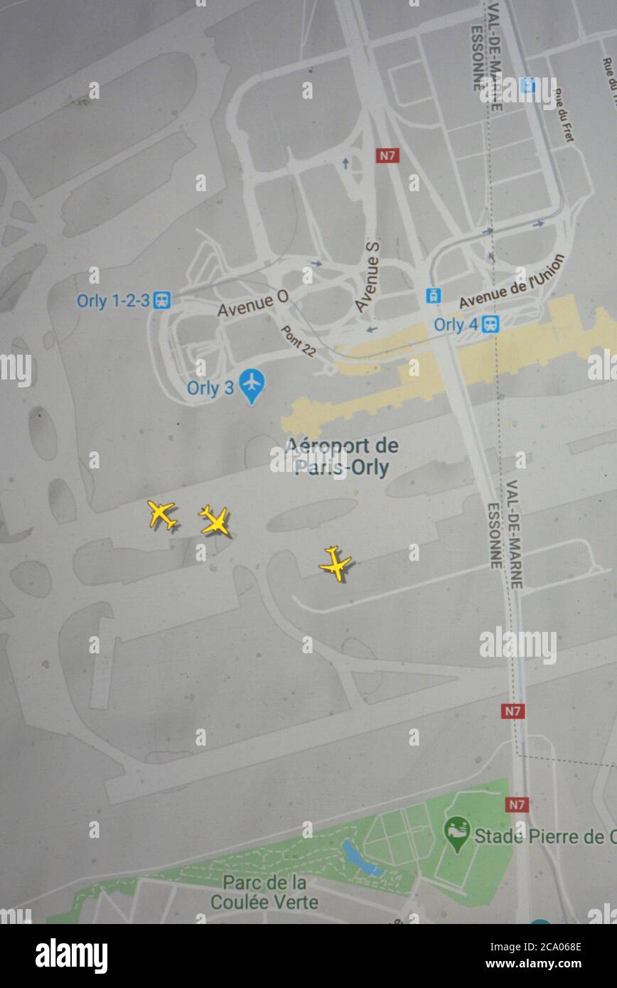 Trafic aérien sur l'aéroport Paris-Orly (03 août 2020, UTC13.47), sur Internet avec le site Flightracar 24, pendant la pandémie du coronavirus Banque D'Images