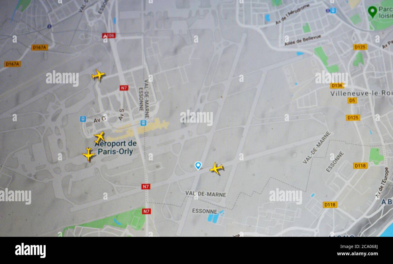 Trafic aérien sur l'aéroport Paris-Orly (03 août 2020, UTC13.47), sur Internet avec le site Flightracar 24, pendant la pandémie du coronavirus Banque D'Images