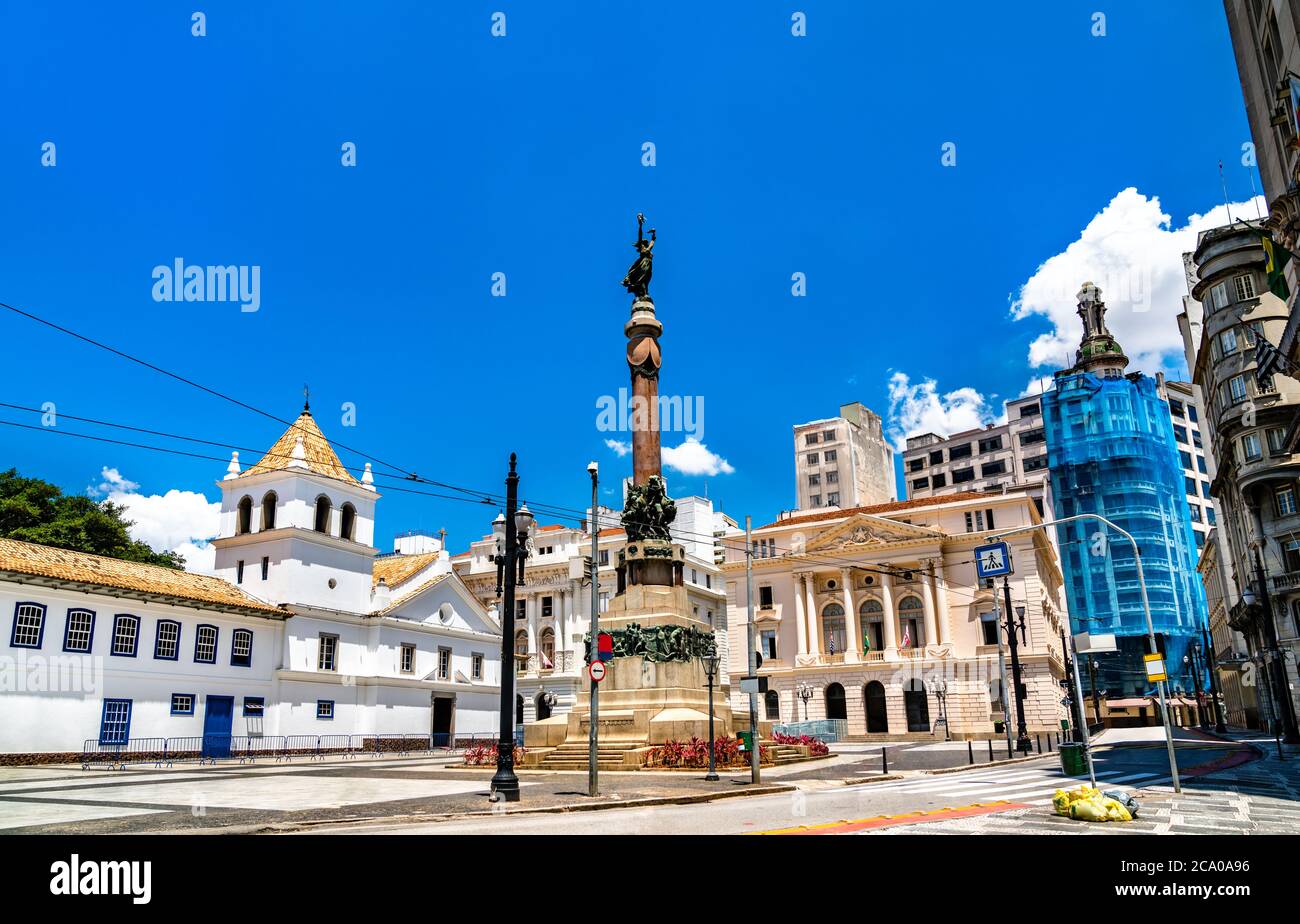 Monument de la gloire immortelle aux fondateurs de Sao Paulo à Pateo do Collegio à Sao Paulo, Brésil Banque D'Images