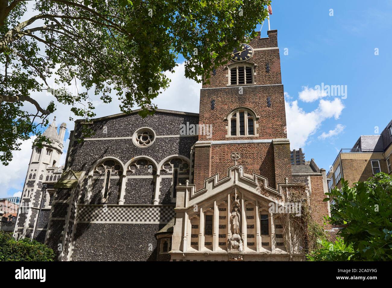 Extérieur de l'église normande de St Bartholemew le Grand à West Smithfield, centre de Londres Banque D'Images