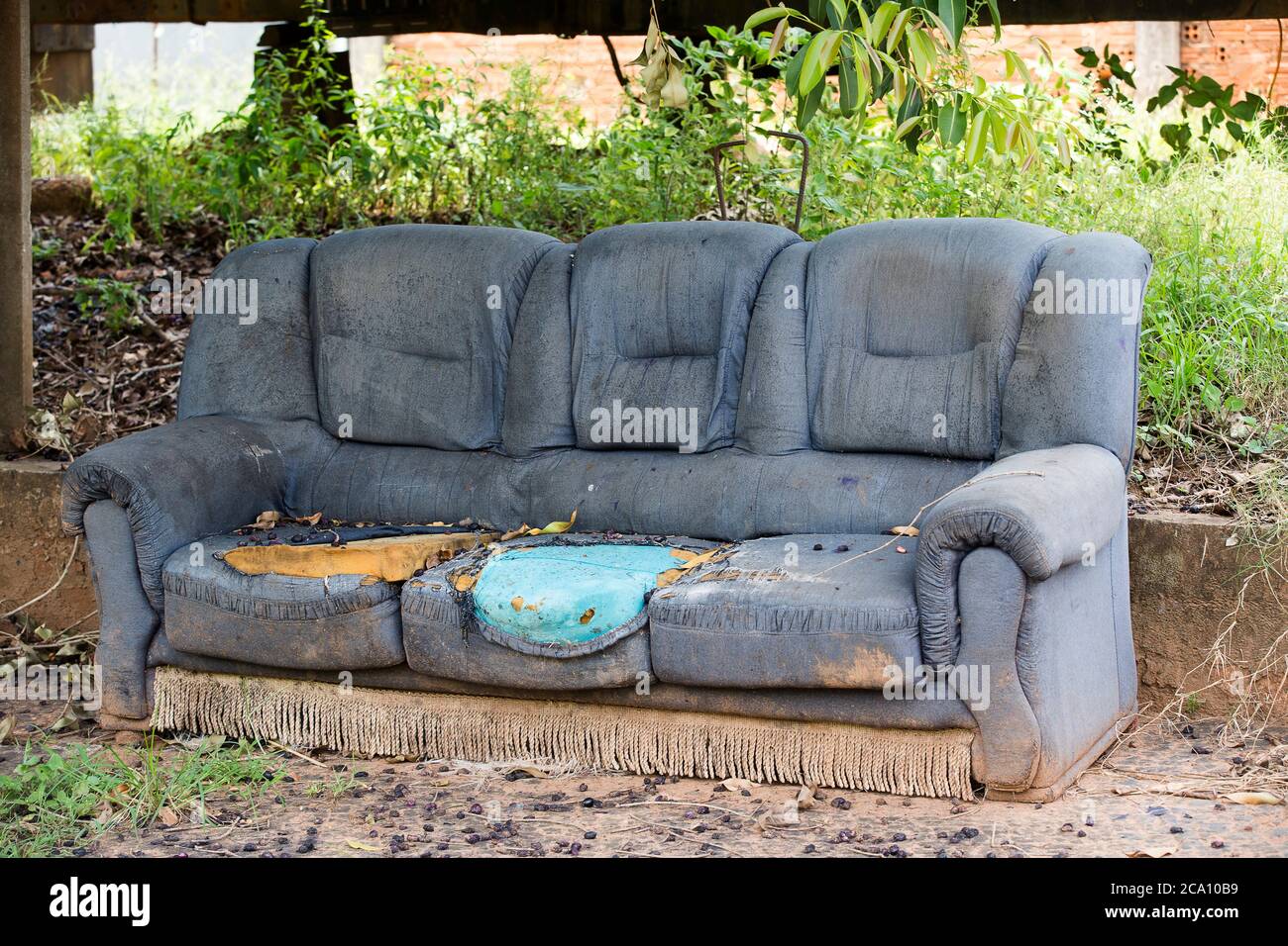 Un ancien autocar abandonné dans la rue de Sao Paulo, Brésil Banque D'Images