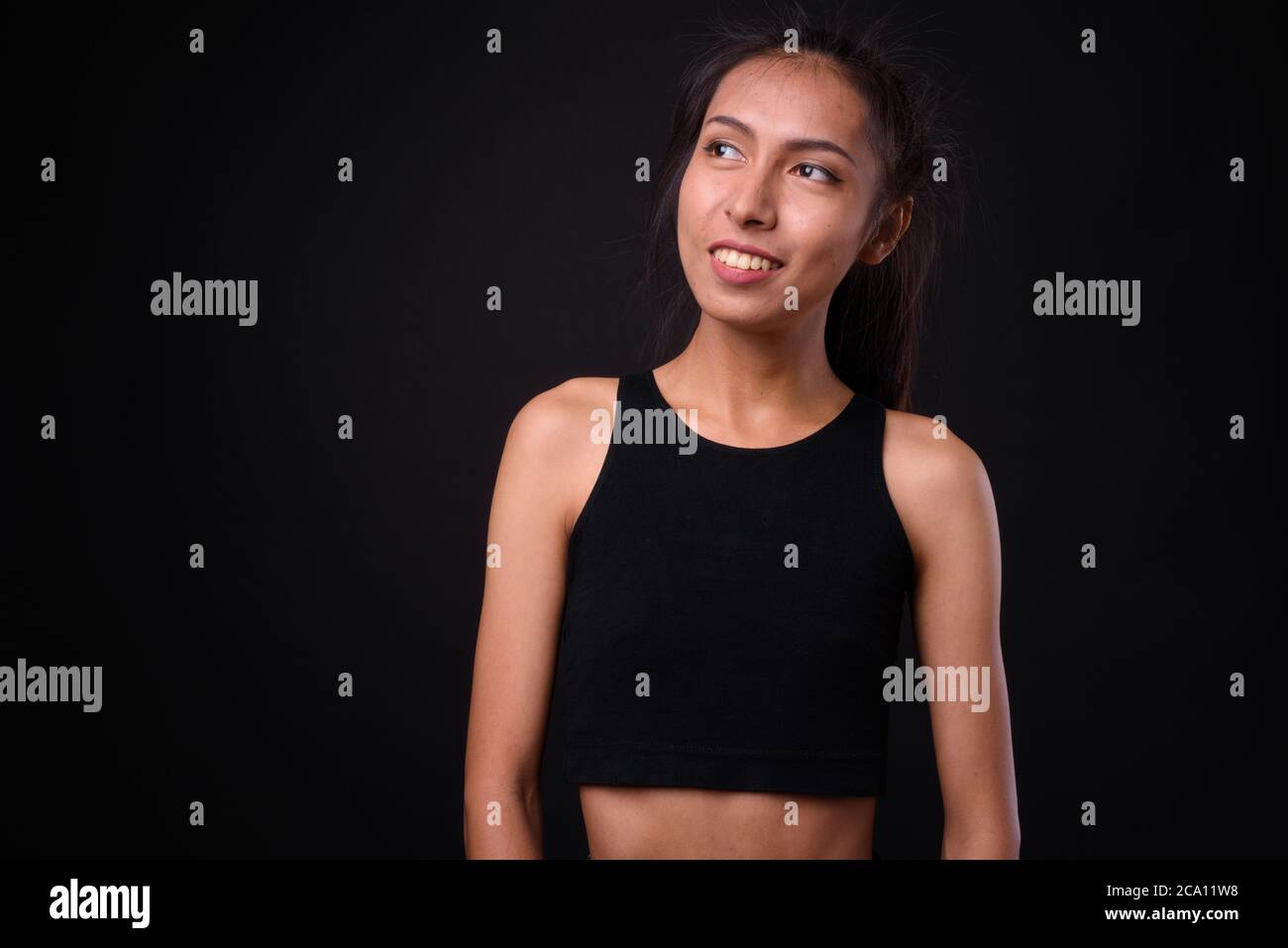 Portrait de la jeune heureuse belle femme transgenre asiatique Banque D'Images