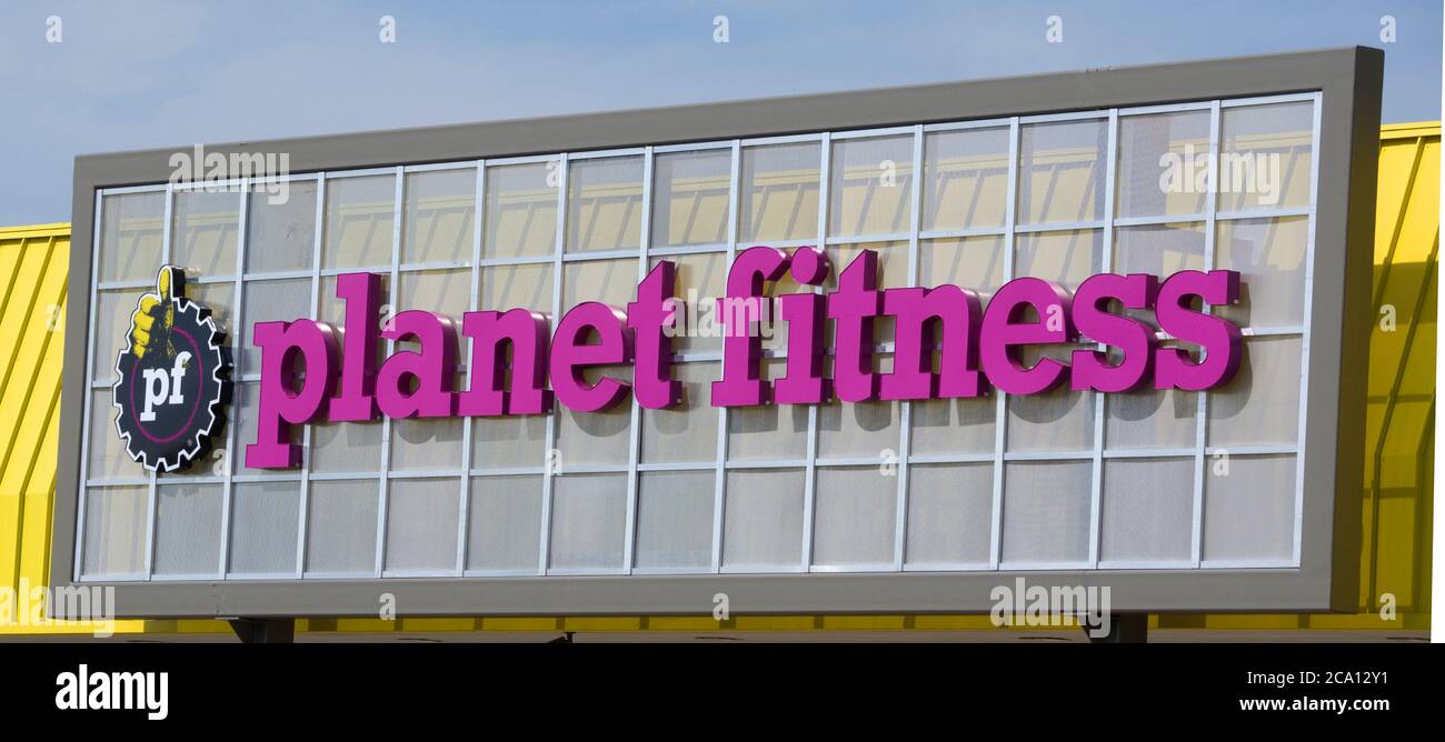 Affiche Planet Fitness avec logo au centre de fitness et de gym de Manitowoc, Wisconsin Banque D'Images
