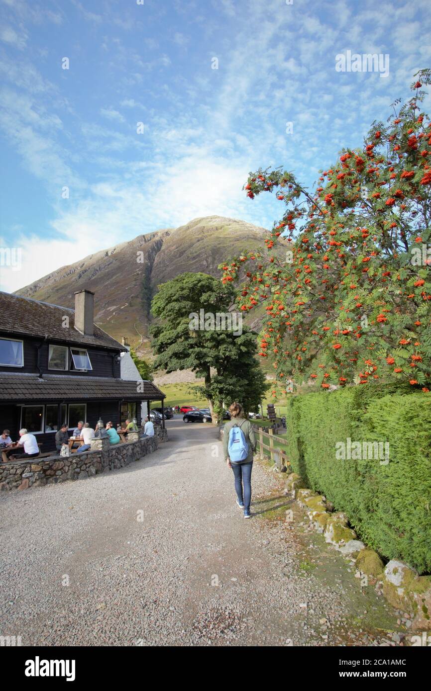 Touristes à Glencoe, Scottish Highlands, Royaume-Uni Banque D'Images