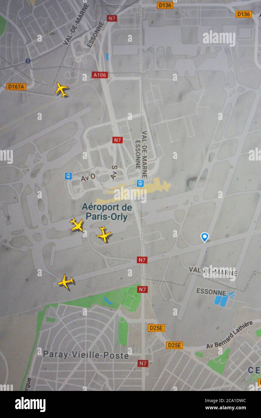 Trafic aérien sur l'aéroport de Paris-Orly (03 août 2020, UTC 15;46) sur Internet avec le site Flightracar 24, pendant la période de pandémie du coronavirus Banque D'Images