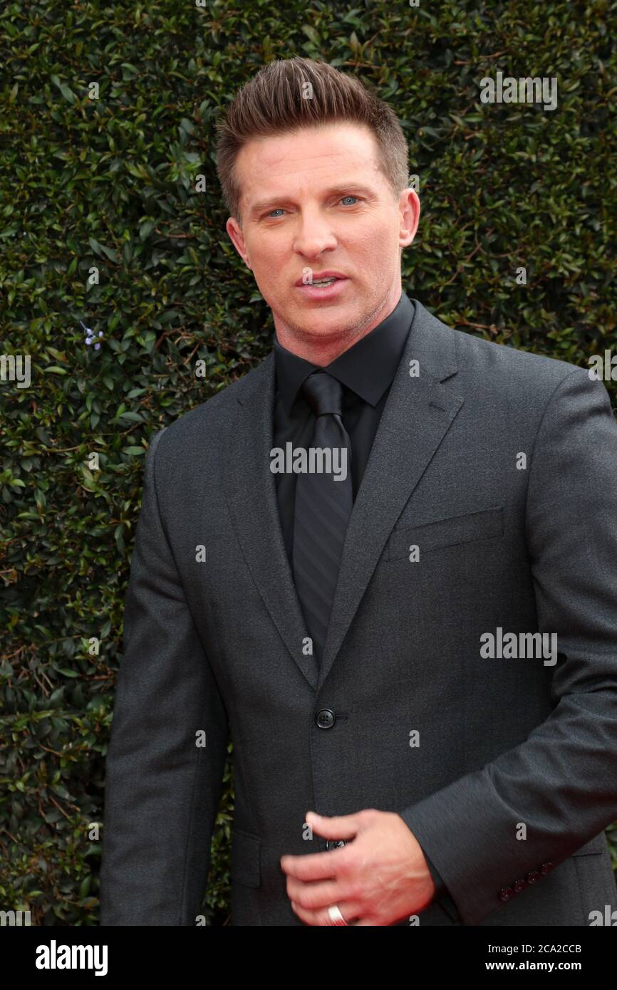 LOS ANGELES - 29 avril : Steve Burton au 45e Daytime Emmy Awards à l'Auditorium civique de Pasadena le 29 avril 2018 à Pasadena, CA Banque D'Images