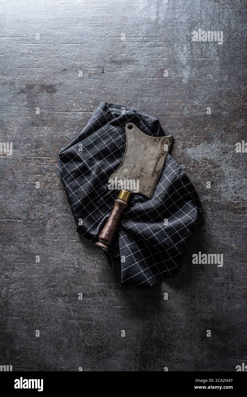 Ancienne boucherie de viande sur un panneau en béton foncé - vue de dessus Banque D'Images