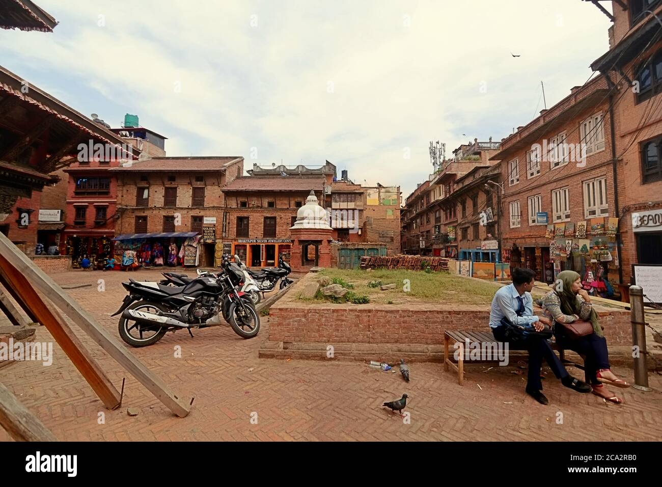 Les citoyens de Bhaktapur passent du temps libre à Bhaktapur Durbar Square. Bhaktapur, Népal. Banque D'Images