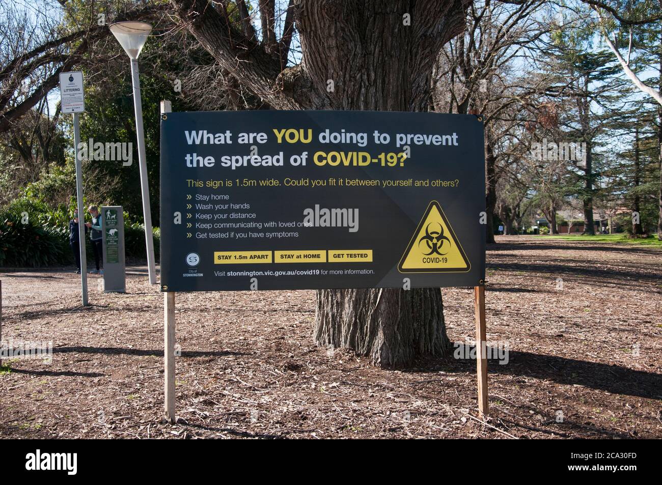 Signalisation de mise en garde à Central Park, dans la banlieue de Malvern, lors de l'urgence pandémique COVID-19 à Melbourne, Victoria, Australie, août 2020 Banque D'Images