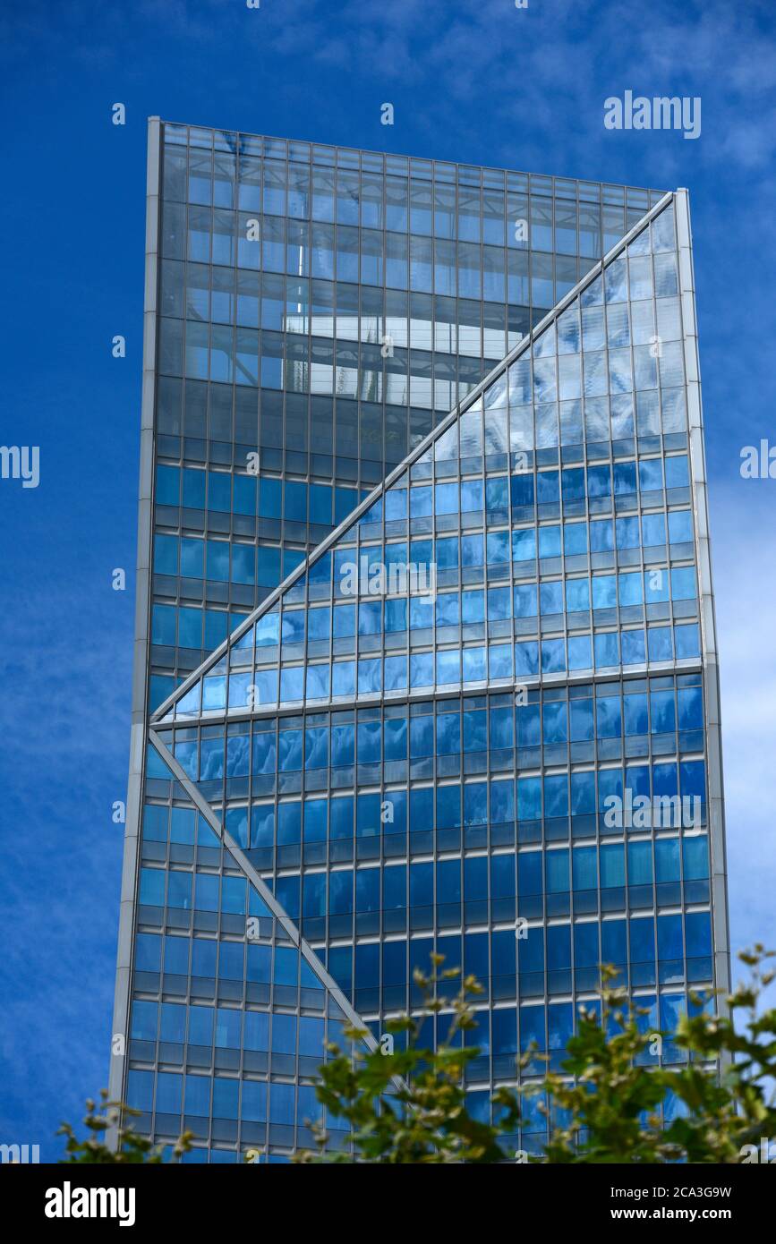 Immeuble de bureaux dans le quartier de la Défense de Paris, France. Banque D'Images