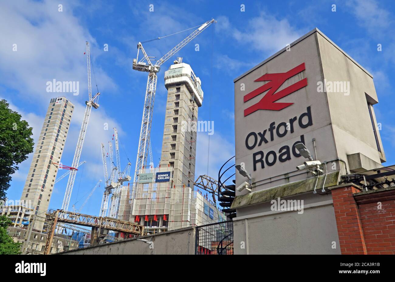 Construction de nouveaux appartements derrière la gare de Manchester Oxford Road, Oxford Road, Manchester, Angleterre, Royaume-Uni, M1 6FU Banque D'Images