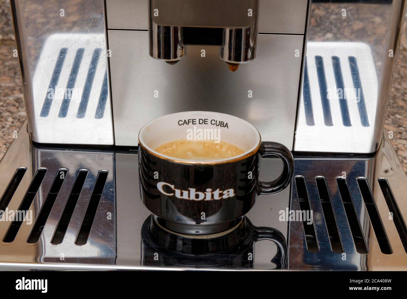 Machine à café expresso à moulin intégré DeLonghi Prima Donna Elite Banque D'Images