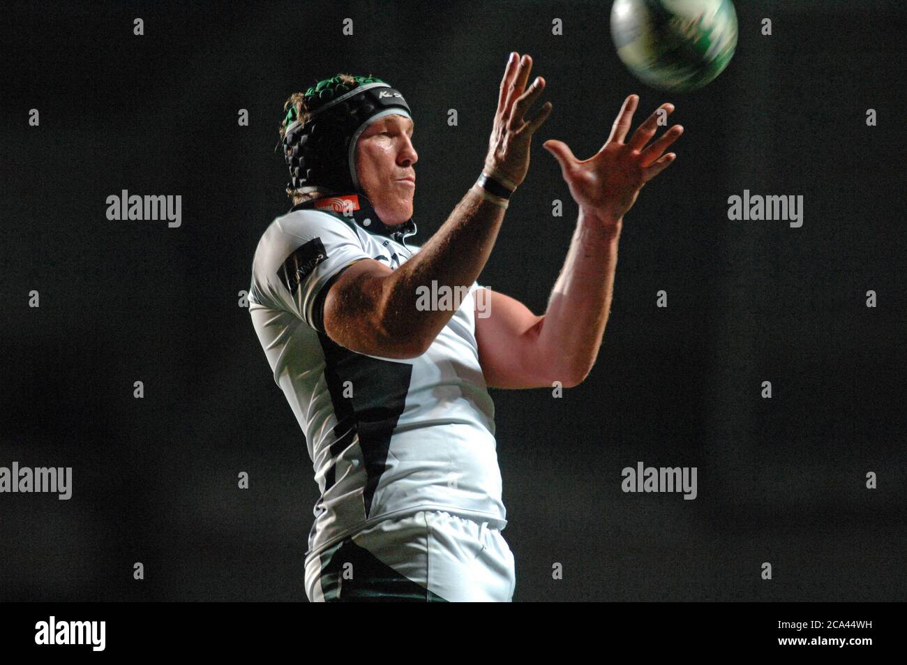 Heineken Cup Round 2 - Ospreys v London Irish @ The Liberty Stadium à Swansea. Bob Casey remporte la ligne pour London Irish. Banque D'Images