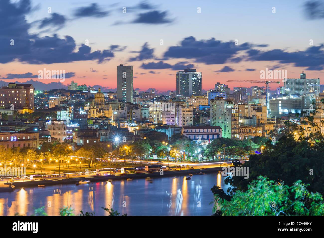 La Havane, horizon du centre-ville de Cuba au crépuscule. Banque D'Images