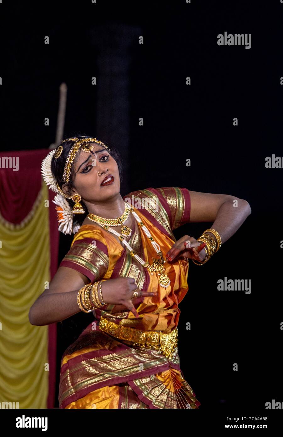 Danse folklorique indienne lors d'un festival ethnique à Jérusalem, Israël Banque D'Images