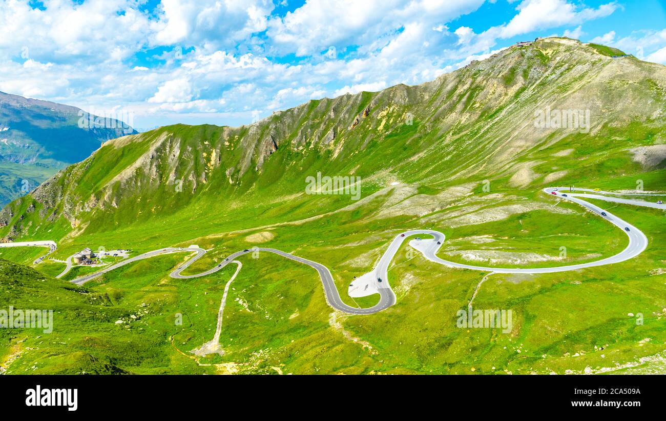 Route asphaltée de montagne en serpentin. Sinueuse Grossglockner High Alpine Road avec Edelweissspitze en arrière-plan, Autriche. Banque D'Images