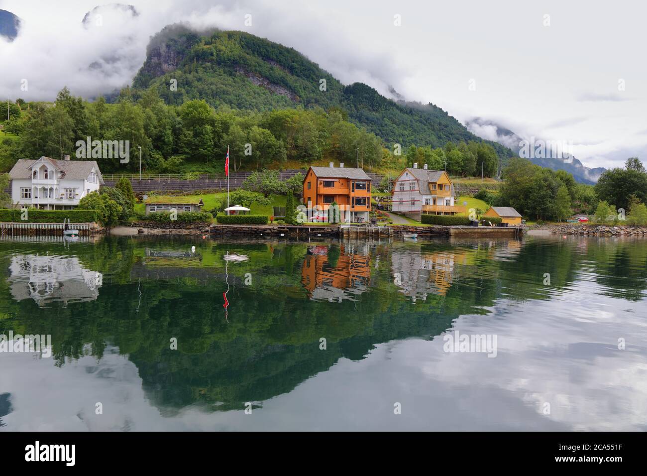 Ville d'Ullensvang en Norvège. Ville par Hardanger Fiord (Hardangerfjord). Banque D'Images