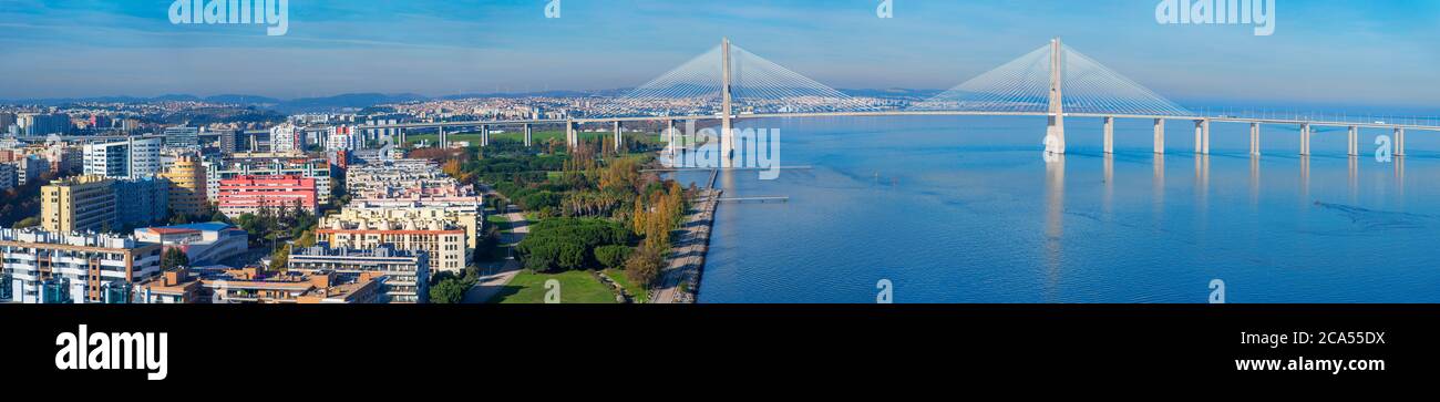 Vue aérienne du pont Vasco da Gama, Lisbonne, Portugal Banque D'Images