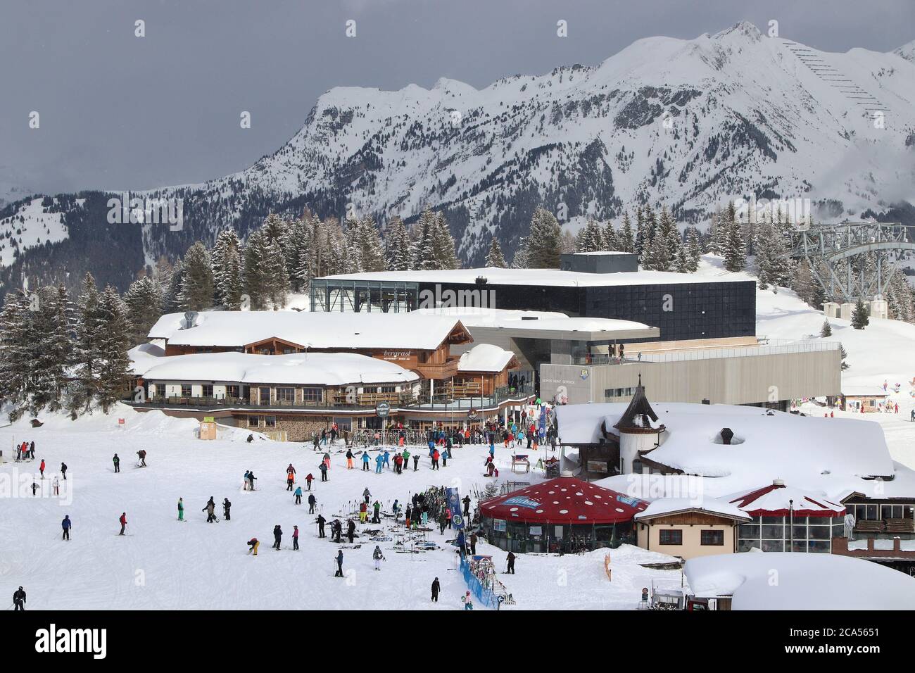 MAYRHOFEN, AUTRICHE - Mars 13, 2019 : personnes visitent Mayrhofen ski en Tyrol, en Autriche. Le complexe est situé dans le centre de la vallée du Zillertal Banque D'Images