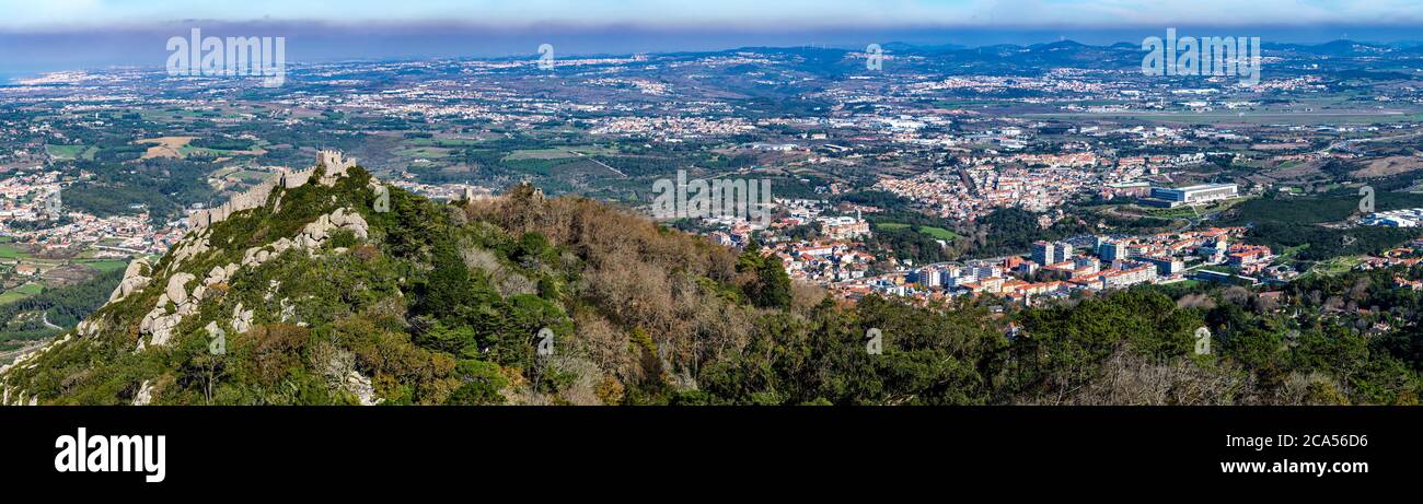 Vue sur le château des Moors, région de Sintra, Portugal Banque D'Images