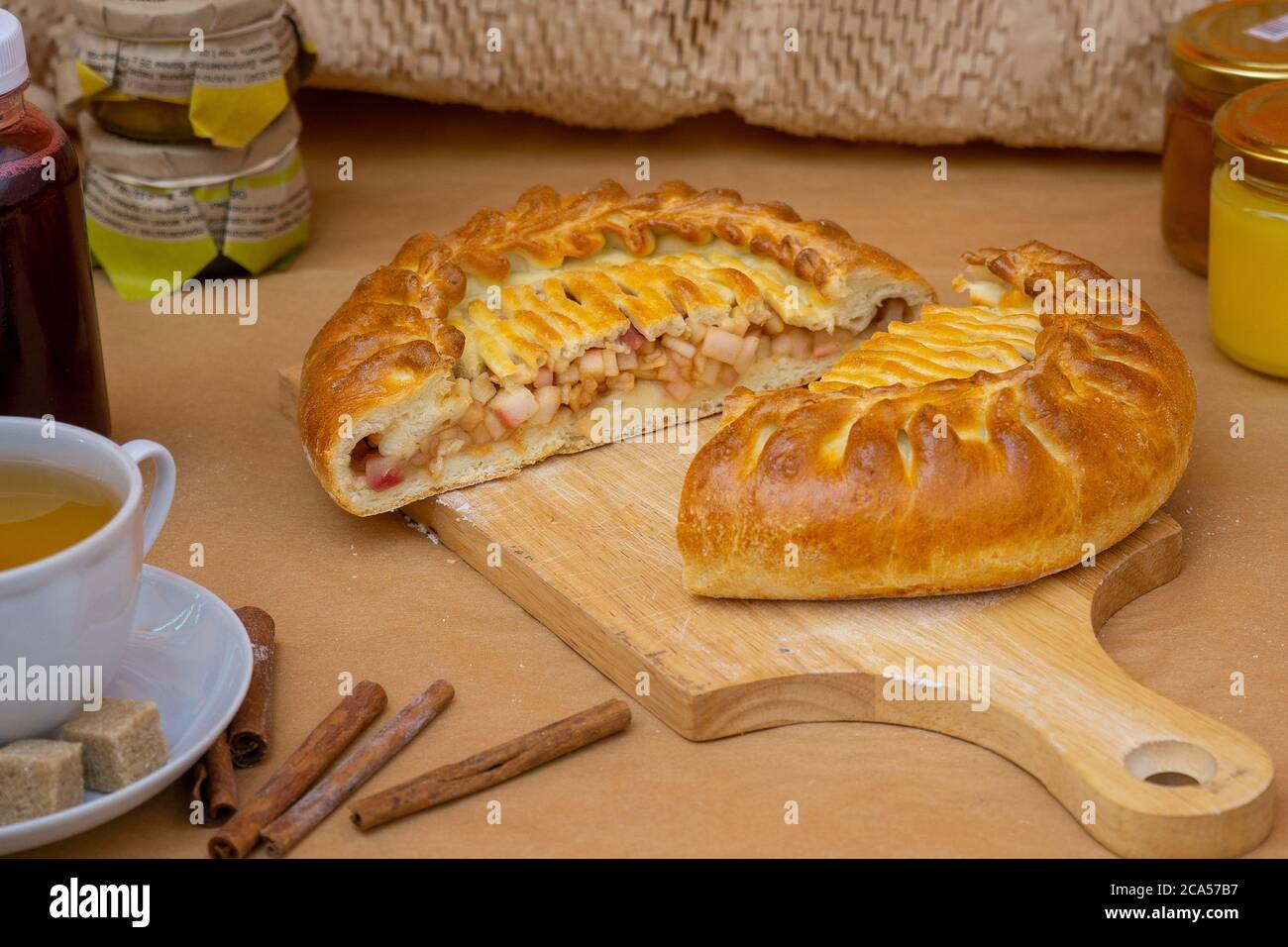 tarte sur le plateau de cuisson Banque D'Images