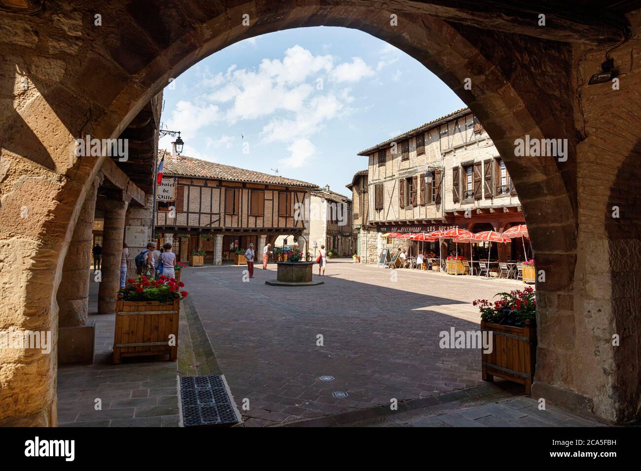 France, Tarn, Castelnau de Montmiral, étiqueté les plus Beaux villages de France (les plus beaux villages de France), la place du village médiéval Banque D'Images