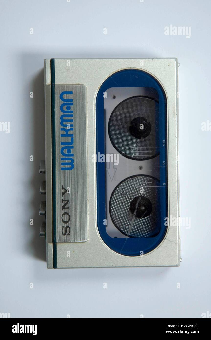 Différents modèles de lecteur de cassettes portable WALKMAN ® Sony emblématique. Banque D'Images