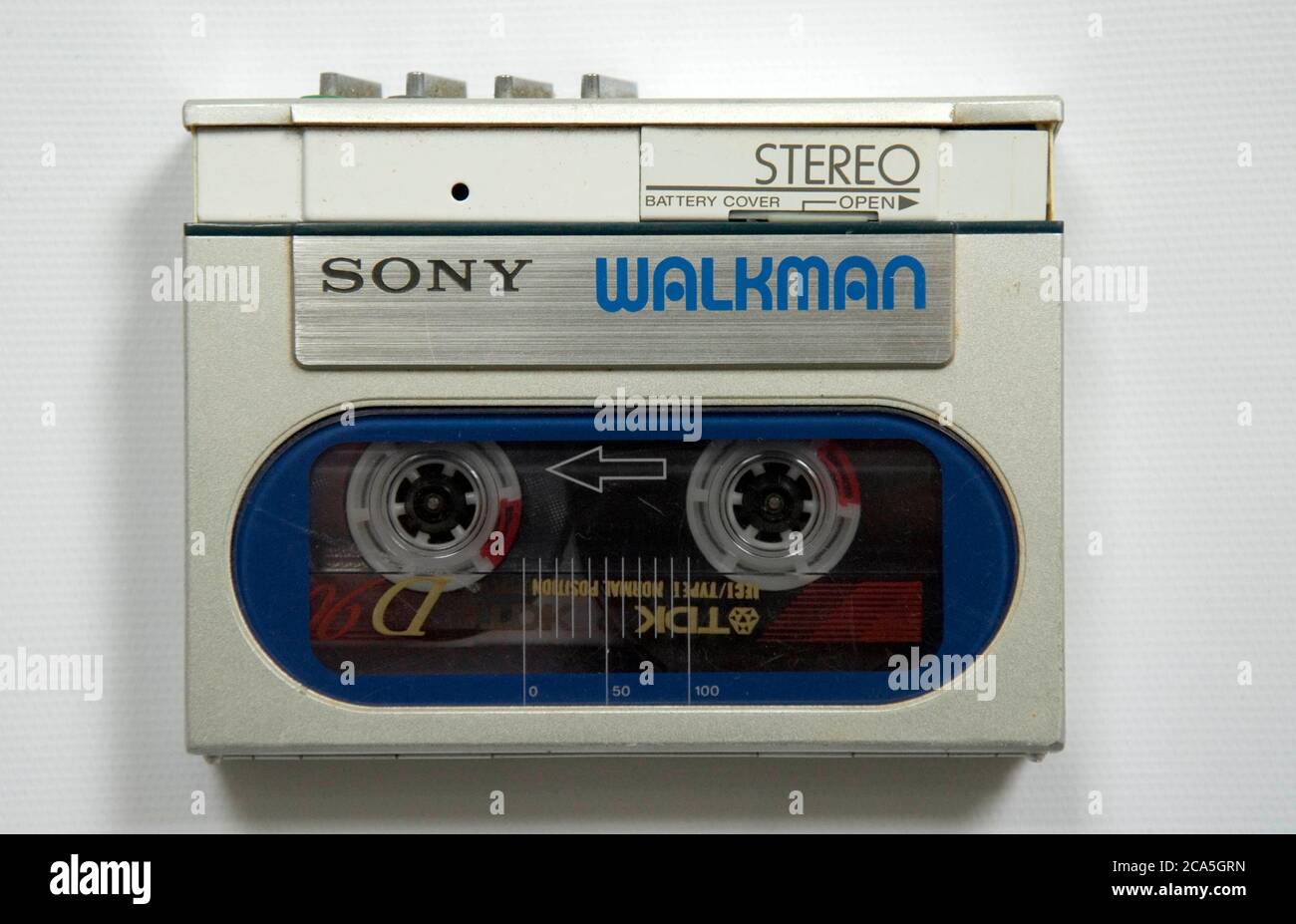 Différents modèles de lecteur de cassettes portable WALKMAN ® Sony emblématique. Banque D'Images