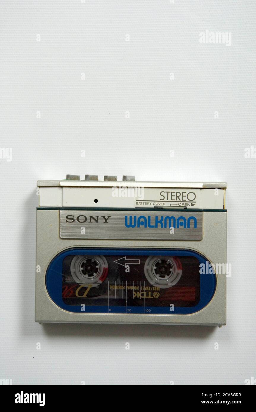 Différents modèles de lecteur de cassettes portable WALKMAN ® Sony emblématique. Banque D'Images