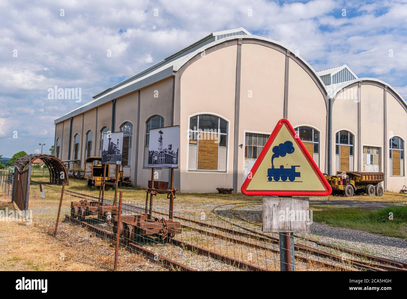 Minerail Musée De La Mine De Messeix France, Puy de Dome, Messeix, Minerail, musée de la mine situé sur le site  du puits de Saint-Louis Photo Stock - Alamy