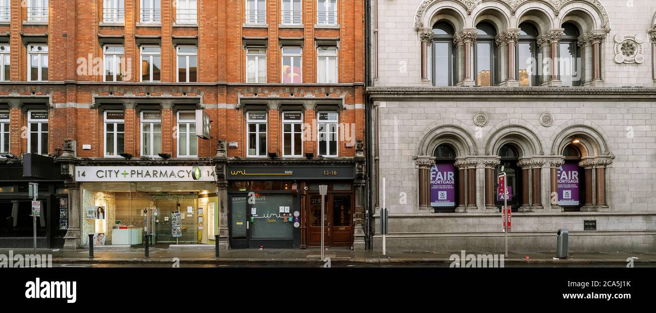 Rue avec maisons de ville, centre-ville, Dublin, Irlande Banque D'Images