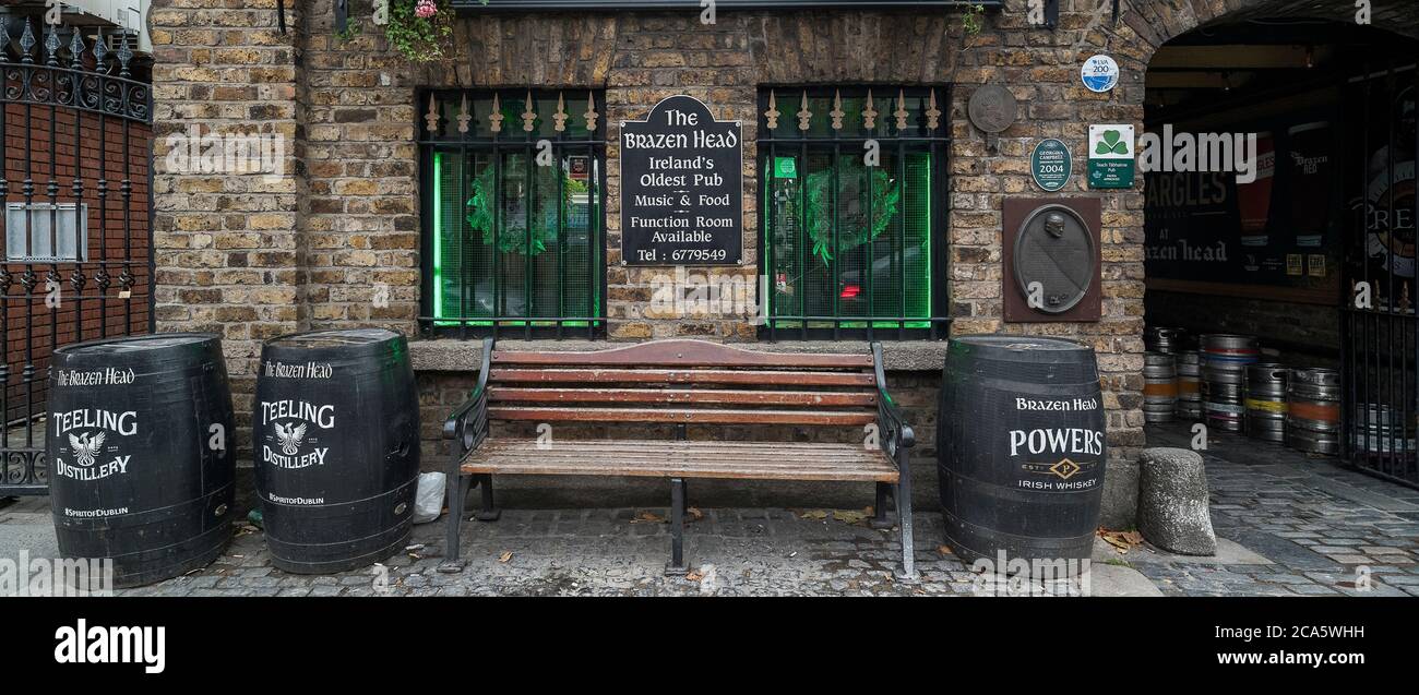 Vue extérieure de l'entrée du Brazen Head Pub, Dublin, Irlande Banque D'Images
